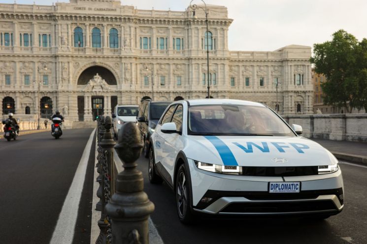 현대차, UN세계식량계획에 아이오닉 5 기증…구호 현장 활약상 공개