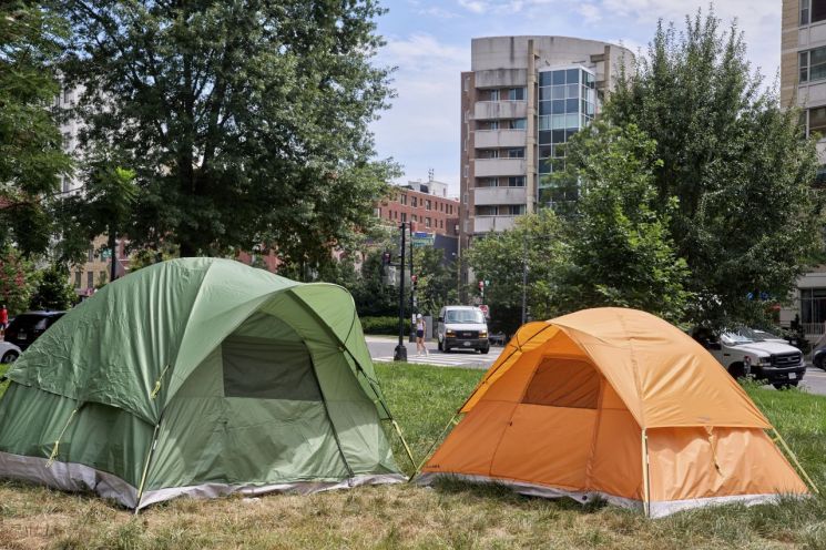 "무상버스·무상교육"...내년 선거 '감당 가능한 생활비' 전략 띄운 맘다니, 트럼프 발목 잡나