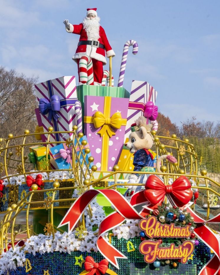 산타 옷 입고 오면 할인 혜택…에버랜드 '크리스마스 축제' 즐겨요