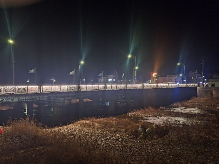 동해시, 무릉계곡 관문 ‘삼화교’ LED 옷 입고 새 단장