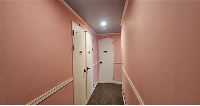 "밀실 형태 룸에 청소년 버젓이"…불법 룸카페 7곳 적발