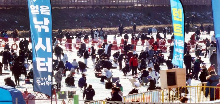 평창송어축제, 이상기온에 개막 연기…1월 9일 문 연다