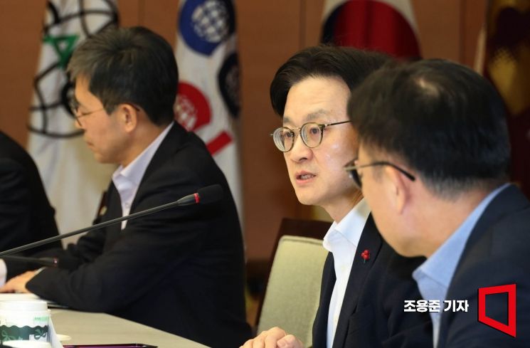 김정관 "석유화학 사업재편안 제출 완료…안주해선 안돼"