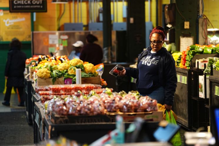 미국인 절반 "트럼프 정책 때문 살림 힘들어"…75% "美 경제 C등급 이하"