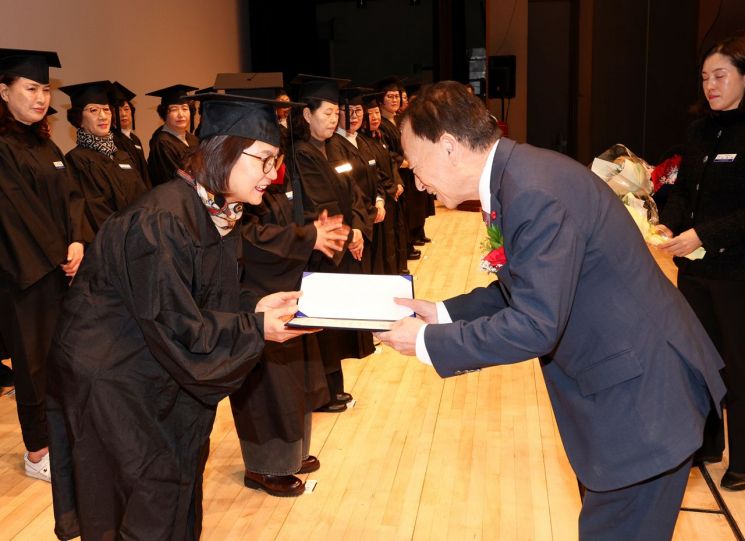설동호 대전교육감 "졸업은 인생의 마침표가 아니라 새로운 출발선"