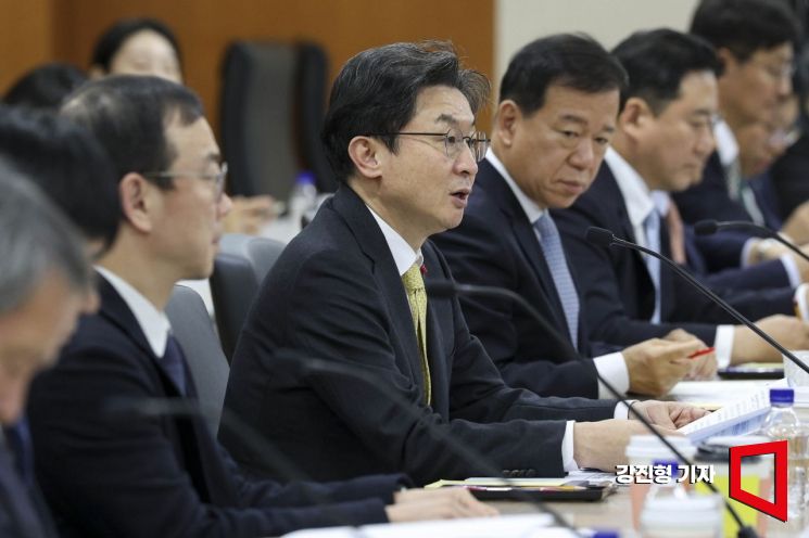 [포토] 모두발언하는 이억원 금융위원장