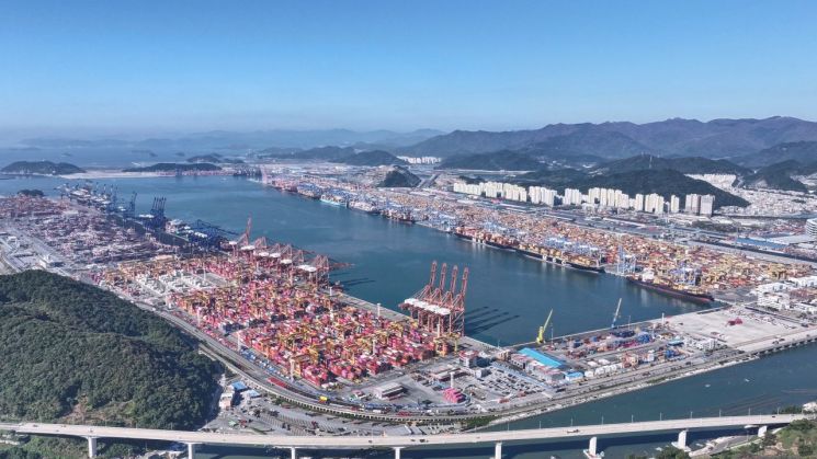 새해 부산항은 '차별'한다… 부산항만공사, 친환경선박 인센티브 제도 시행