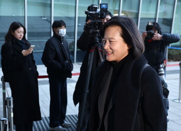 정유미 검사장 "미운털 박혀 강등, 부당 조치"…법무부 "정당한 인사"