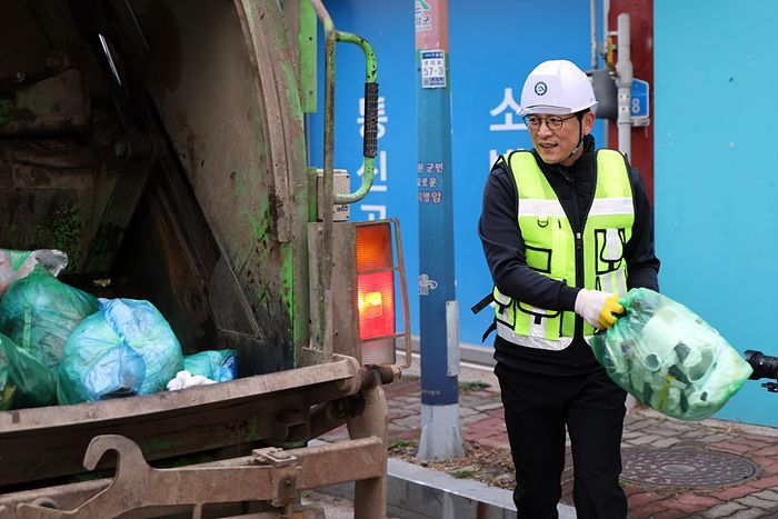 영암군, 생활쓰레기 수거 현장서 환경개선 방안 점검