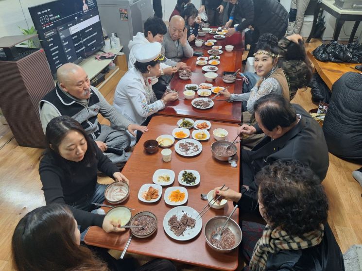 [현장]"애동지 속설보다 깊은 자비의 정"…대구 법륜사, 눈물과 선율로 채운 동지법회