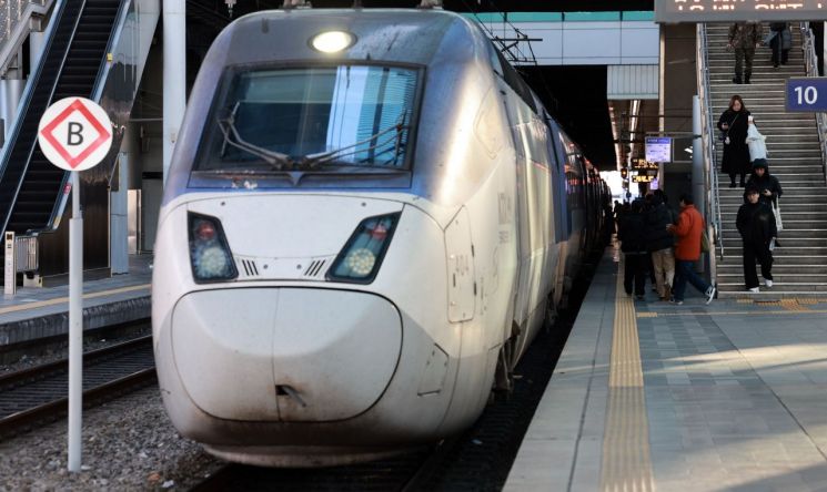 철도노조 파업 내일 9시부터…전철 배차 최대 1시간 "급하면 버스 타세요" 