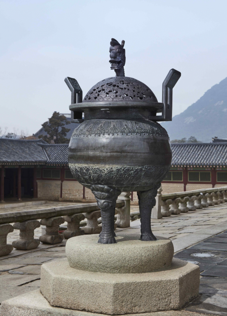 경복궁 근정전 향로, 60년 만에 '용 뚜껑' 되찾았다