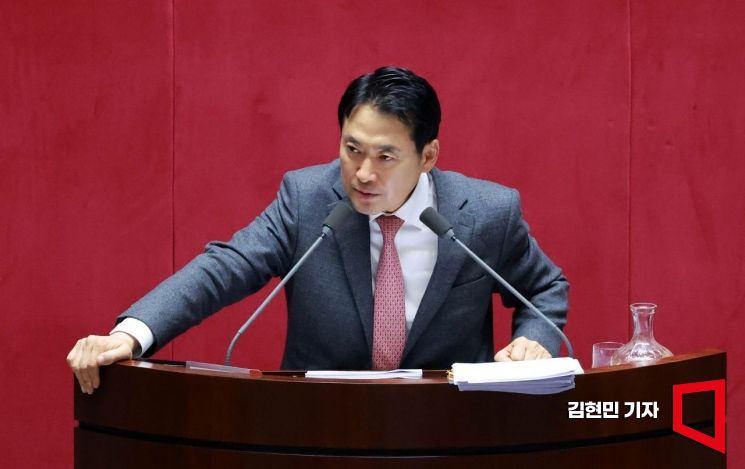 [포토] 장동혁, 필리버스터 최장 기록 경신…'21시간 30분' 넘겼다