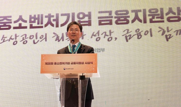 강태영 농협은행장, 中企 지원 성과로 은탑산업훈장 수상