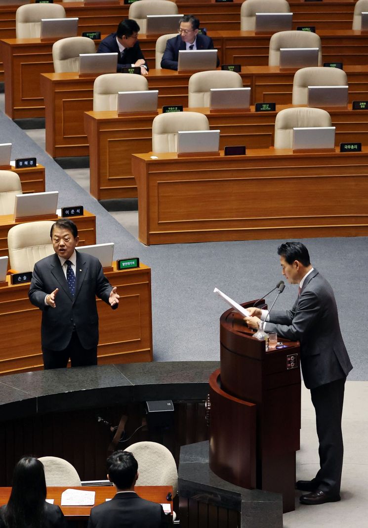 헌정사 다시 쓴 장동혁…野대표 첫 필리버스터 '24시간' 신기록