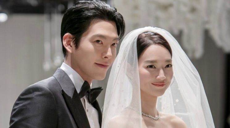 "신민아, 공양미 머리에 이고 김우빈 기도"…법률스님 주례사 공개