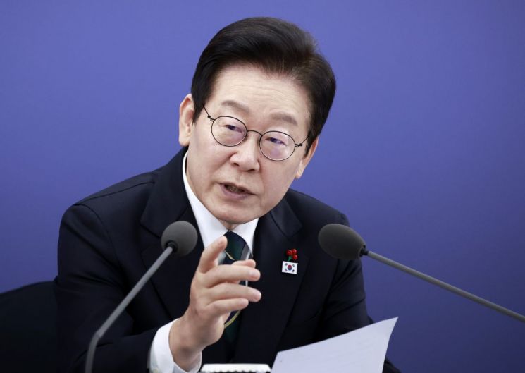 李대통령 "생중계 업무보고로 투명성·책임성 높아져"…"후임 해수부 장관도 부산서"