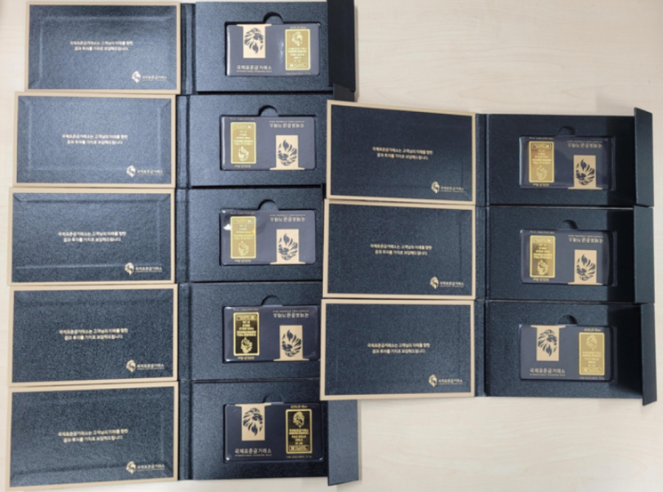 "범죄계좌니 현금 뽑아 골드바로 바꿔와라"…경찰, 보이스피싱 일당 송치