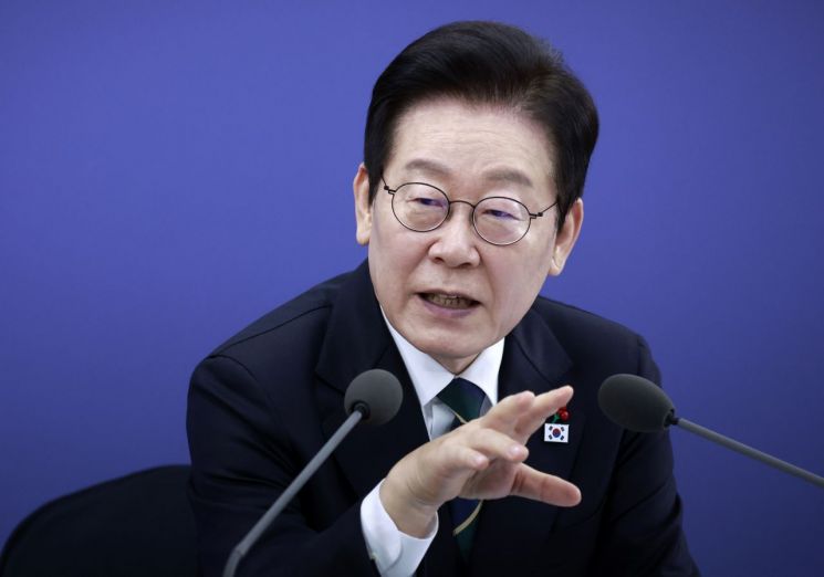 李대통령 "공직자는 늘 국민을 두려워해야"…권위·명예·자리만 챙기는 기관장 질타(종합)