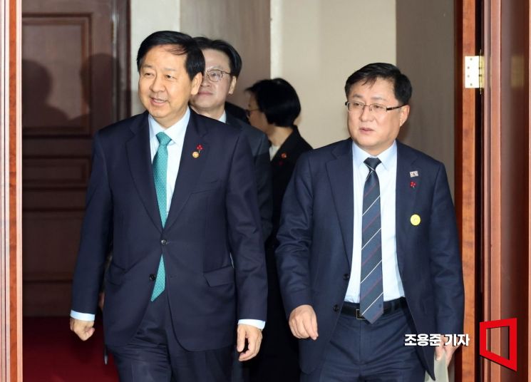 [포토] 회의 참석하는 경제관계 장관들