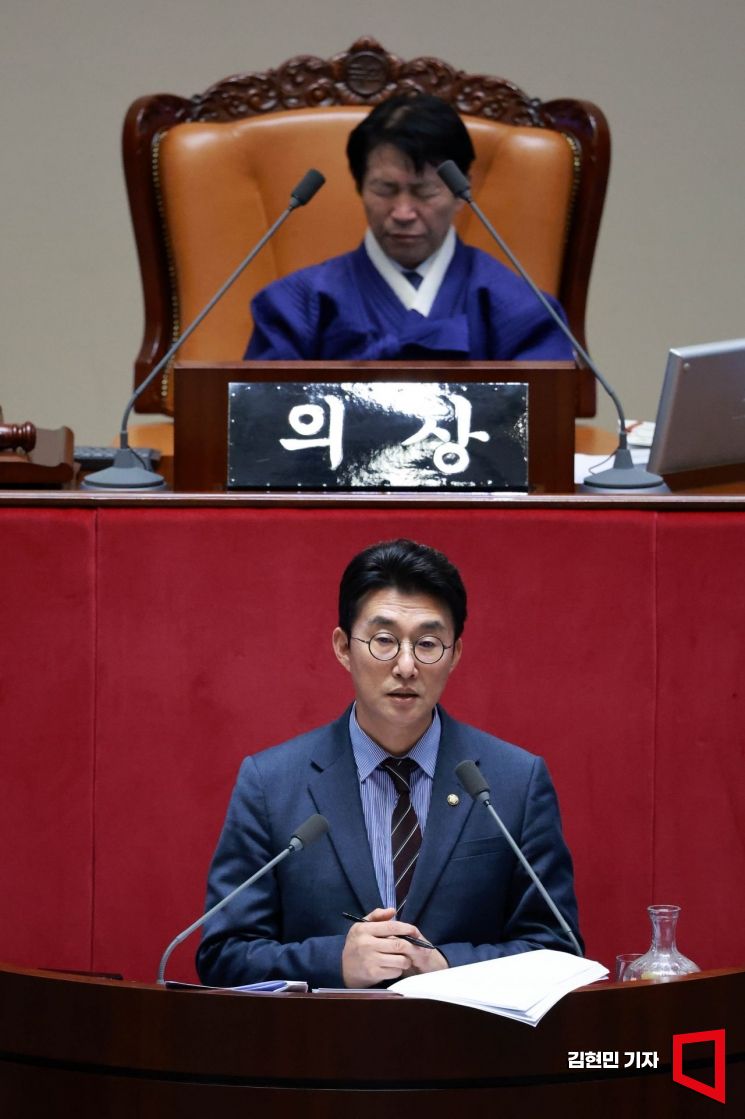 [포토] ‘정보통신망법’ 찬성 토론하는 노종면