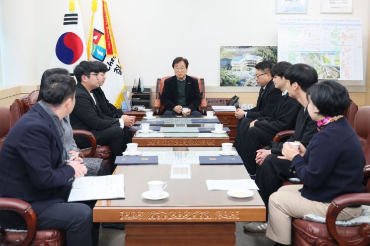 철원군, ‘군수와 함께하는 민원공무원 간담회’ 개최…현장 소통 강화