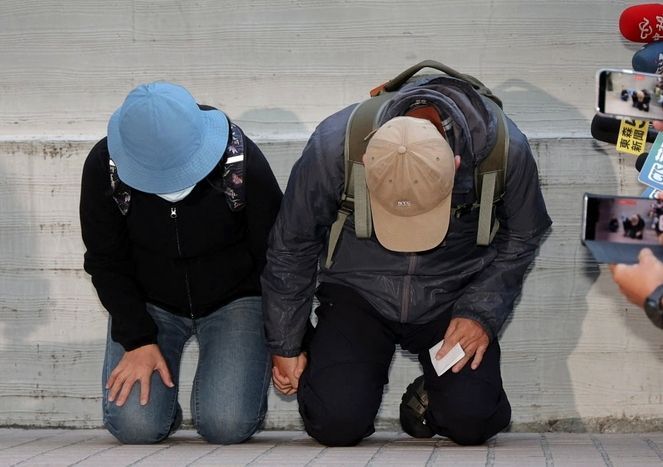 "하늘에 닿을만큼 큰 죄 지었다"…'14명 사상' 대만 흉기난동범 부모, 무릎 꿇고 사죄