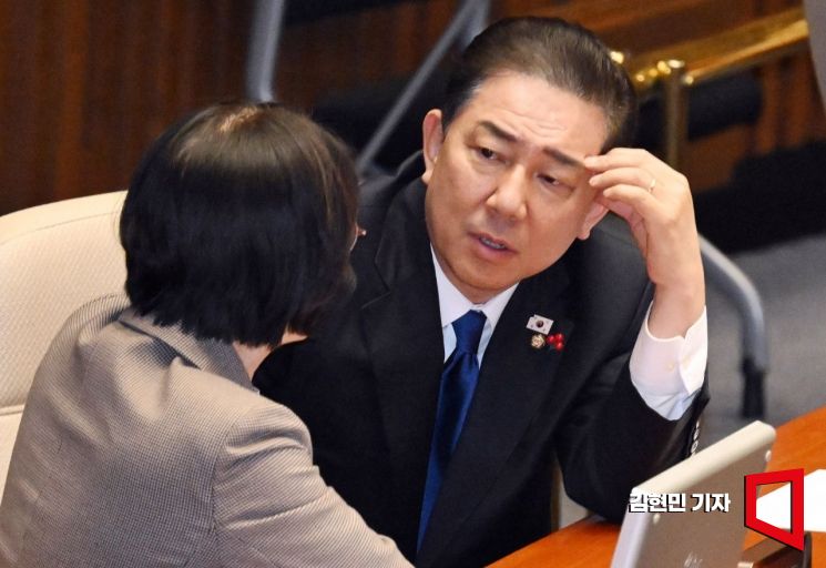 김병기 "관계 틀어진 보좌진이 상황 왜곡…숙박권 80만원 아닌 34만원"