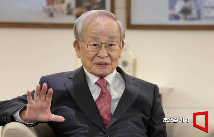 [인터뷰]손경식 경총 회장 "정년연장하려면 노동시장 먼저 유연해야"