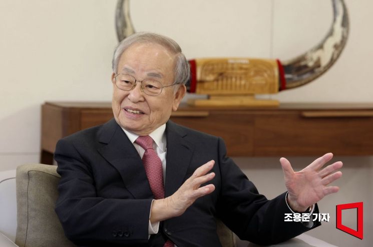 [인터뷰]손경식 경총 회장 "정년연장하려면 노동시장 먼저 유연해야"