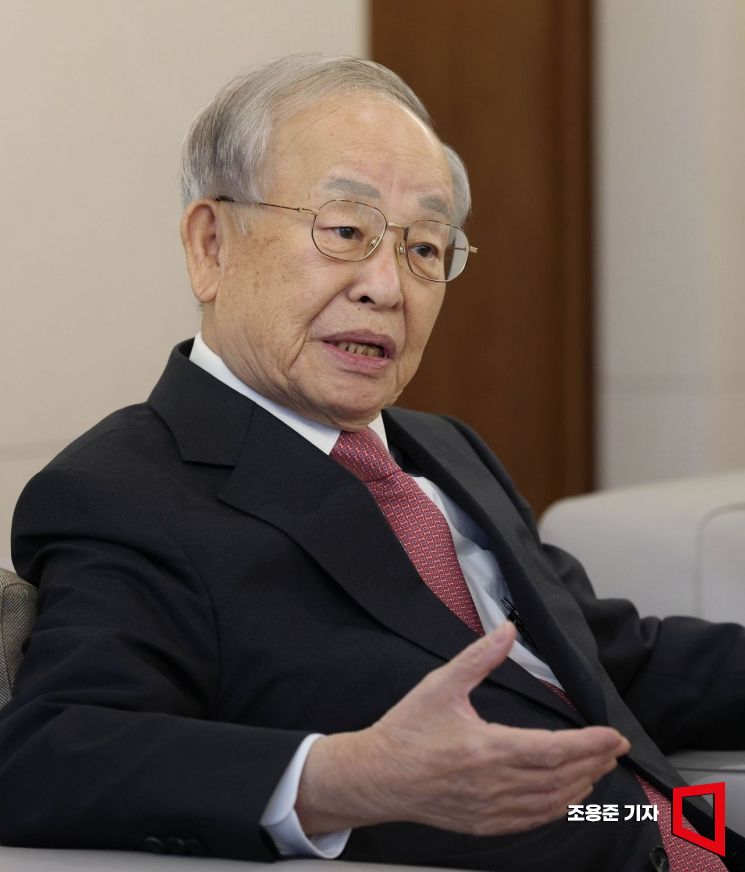 [인터뷰]손경식 경총 회장 "정년연장하려면 노동시장 먼저 유연해야"