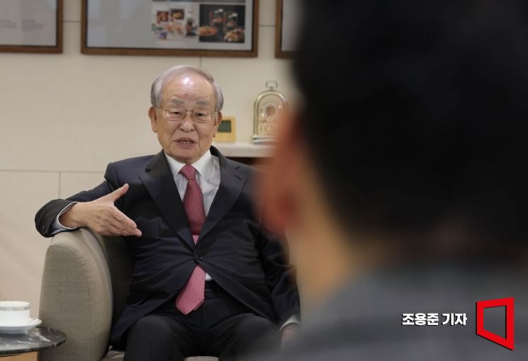 [인터뷰]손경식 경총 회장 "정년연장하려면 노동시장 먼저 유연해야"