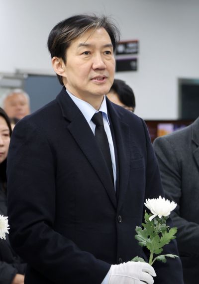 조국 “광주시장 후보 구체적 인물 있다”…민주당 독점엔 ‘메기’ 역할