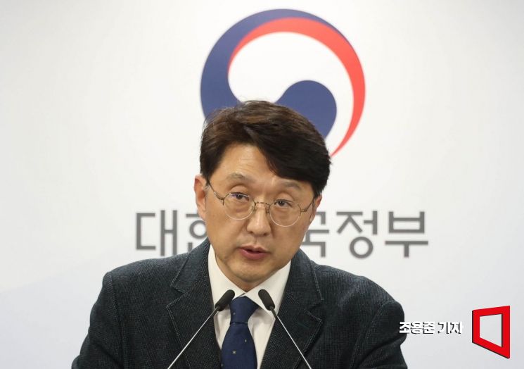 [포토] 최우혁 실장, '휴대폰 개통시 안면인증'