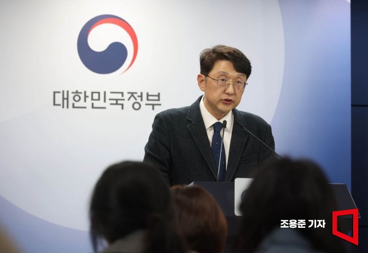 [포토] 휴대폰 개통시 안면인증 관련 브리핑하는 최우혁 실장