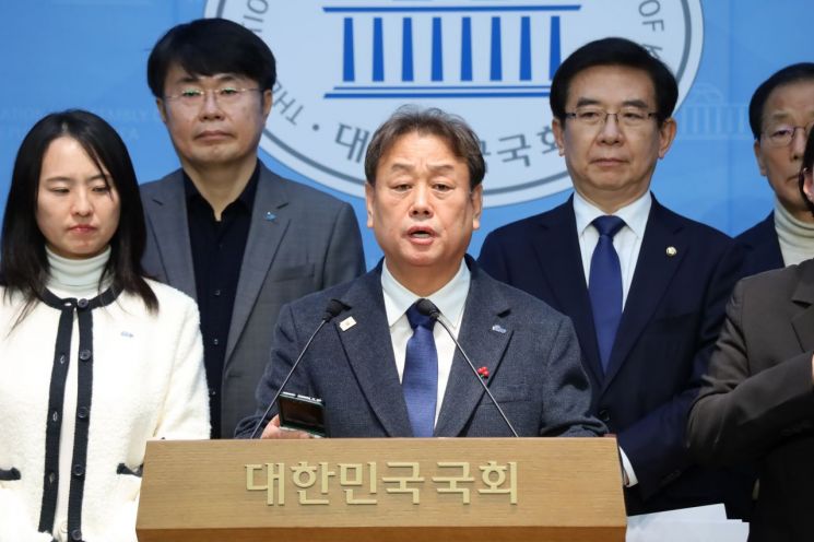 국회 APEC 지원 특위·민주당 경주시위, "내란 혐의자 명예시민증 수여 즉각 철회하라"