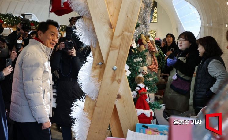 [포토] 오세훈시장, 크리스마스마켓 방문