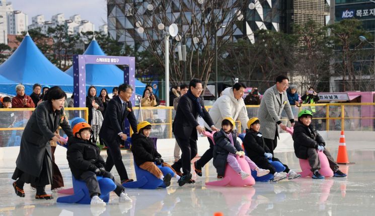 '눈썰매·야외스케이트장'으로 변신한 전남도청 