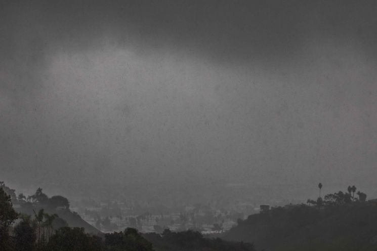 "외출하지 마세요" 강력한 폭풍우에 정전까지…'비상사태' 선언한 美