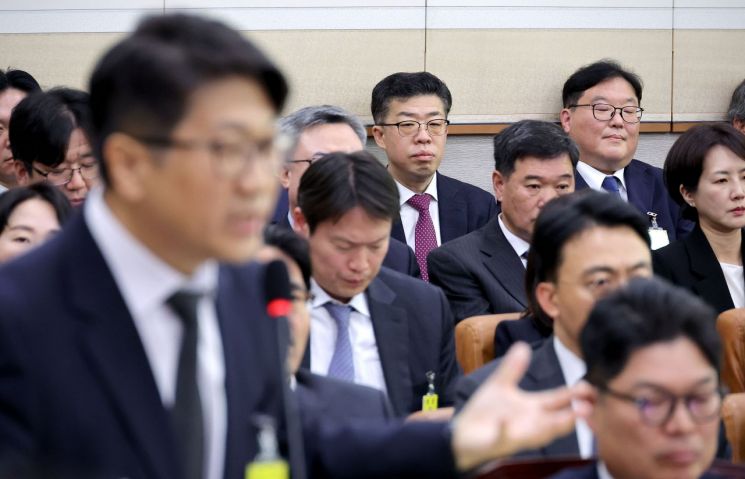 특검 "검사들이 수사검사 압박해 쿠팡 무혐의 처분…수사권 방해"