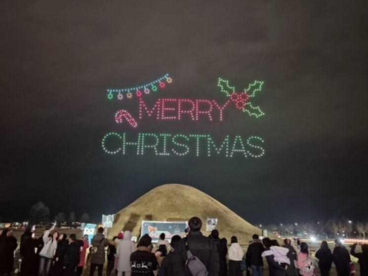 크리스마스 밤 밝힌 경주, 브레드이발소 드론 아트쇼 성황