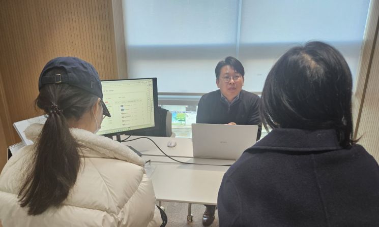 "제 점수로 어디 써요?"…막막한 고3, 동앗줄 돼 준 금천진로진학지원센터