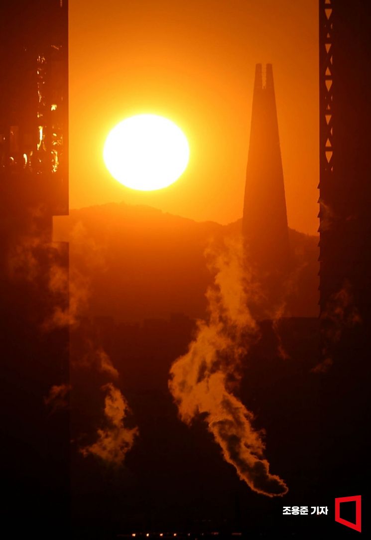 [포토] 최강 한파, 도심 속 난방 수증기