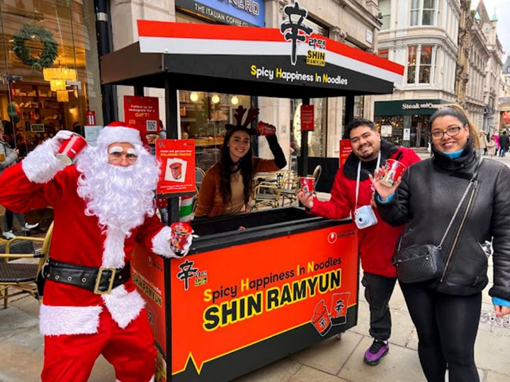 농심, 영국 런던 피커딜리 서커스에 초대형 신라면 광고