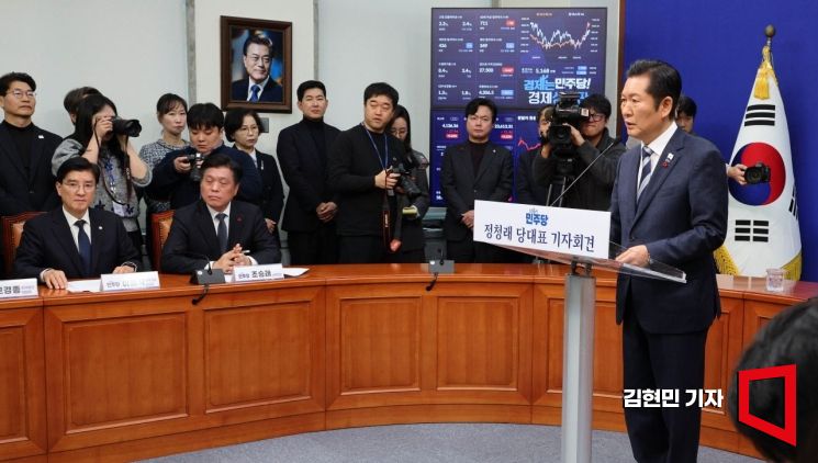 [포토] 정청래 "내란 처벌받은 책임자 없어...내란 끝나지 않아"