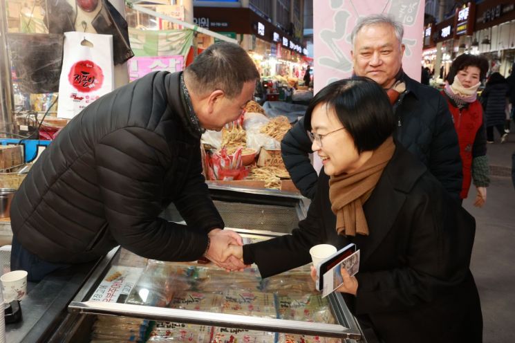 한성숙 장관 "청년상인은 민생경제 중요한 축…지속 성장 지원"