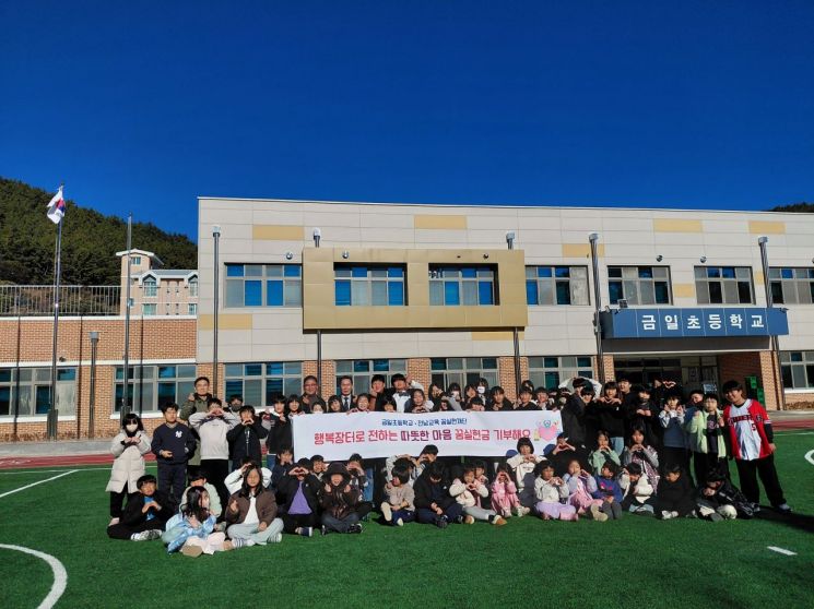 완도 섬마을 초등생들, 축제 수익금 전액 기부 '훈훈'