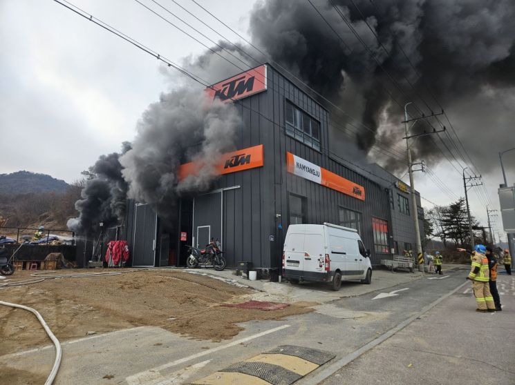 남양주 오토바이 정비소 화재…건물 1동 전소·인명피해 없어