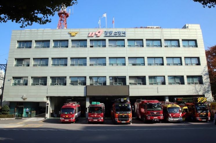 강동구 암사동 주택서 화재 '7명 날벼락'…경찰 "방화 가능성 수사 중"