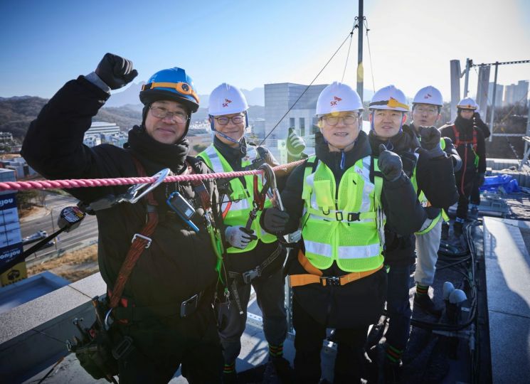 정재헌 SKT CEO, 연말 통신현장 점검…"품질이 고객 신뢰 출발점"